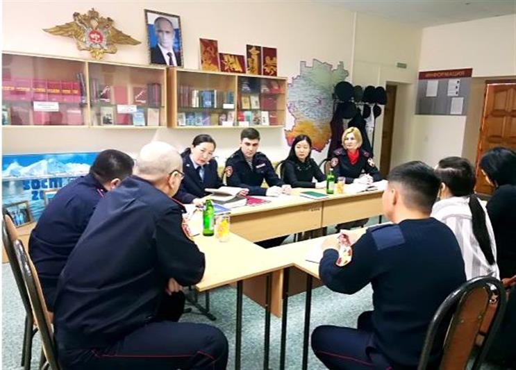В Республике Калмыкия росгвардейцы изучили правовые аспекты решения жилищного вопроса