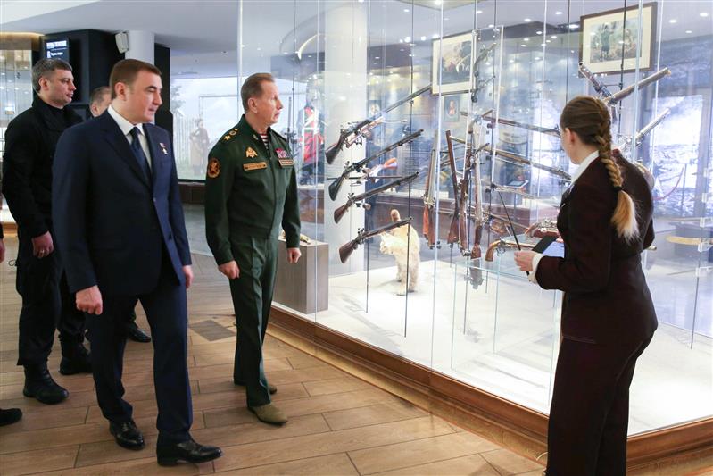 Директор Росгвардии генерал армии Виктор Золотов вручил награды сотрудникам СОБР и ОМОН в Туле (фото, видео)