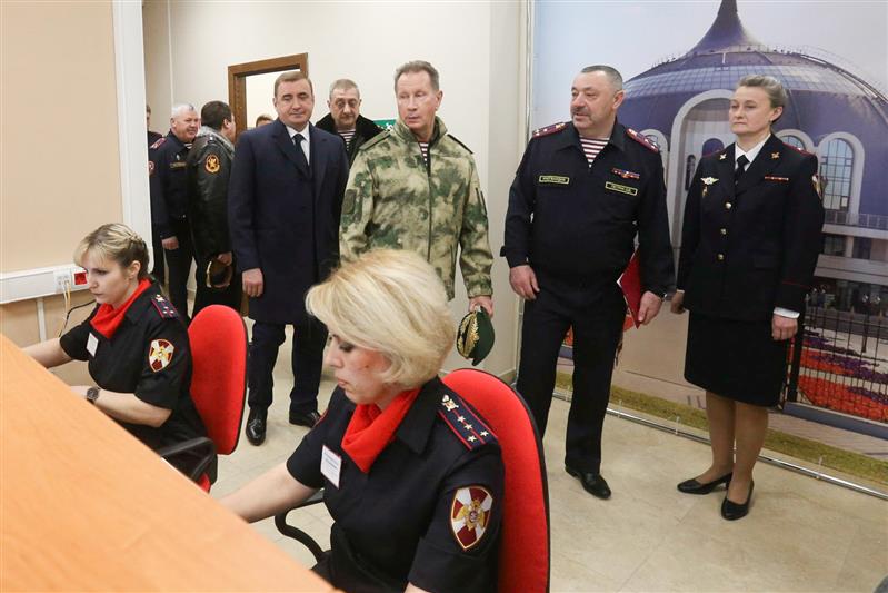 Директор Росгвардии генерал армии Виктор Золотов вручил награды сотрудникам СОБР и ОМОН в Туле (фото, видео)