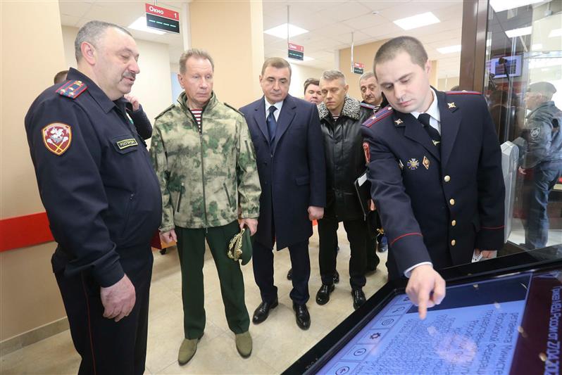 Директор Росгвардии генерал армии Виктор Золотов вручил награды сотрудникам СОБР и ОМОН в Туле (фото, видео)