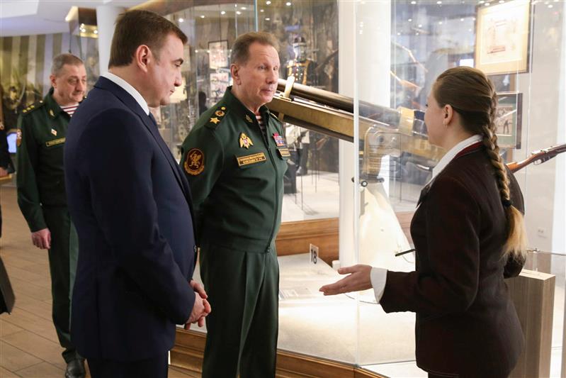 Директор Росгвардии генерал армии Виктор Золотов вручил награды сотрудникам СОБР и ОМОН в Туле (фото, видео)