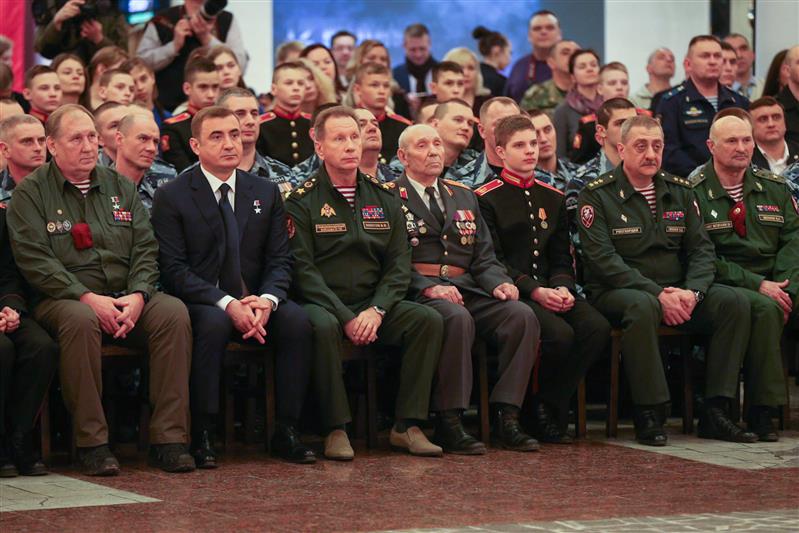 Директор Росгвардии генерал армии Виктор Золотов вручил награды сотрудникам СОБР и ОМОН в Туле (фото, видео)