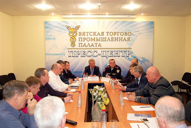 В Кирове сотрудники Росгвардии и ЧОП обсудили вопросы обеспечения безопасности объектов с массовым пребыванием людей