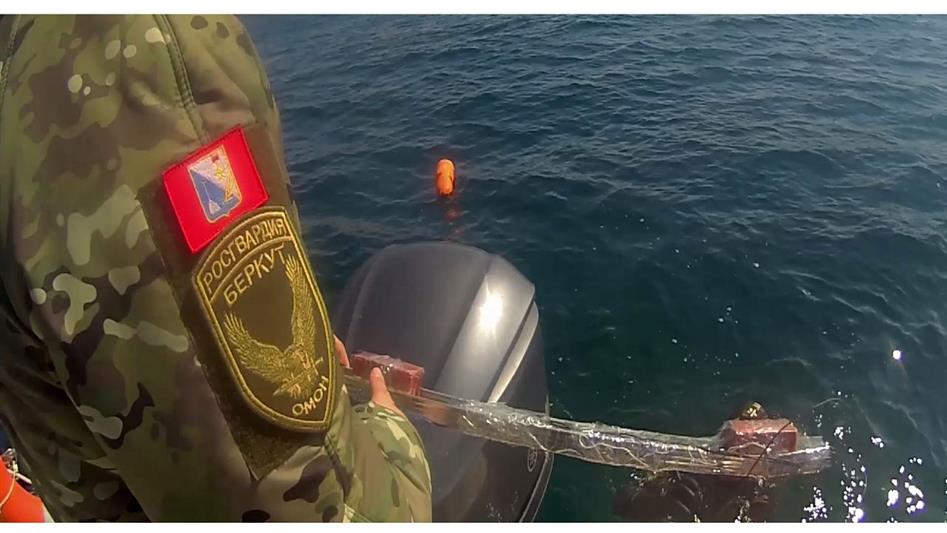 Водолазы Росгвардии обезвредили арсенал времен Великой Отечественной войны в бухте Севастополя (ВИДЕО)