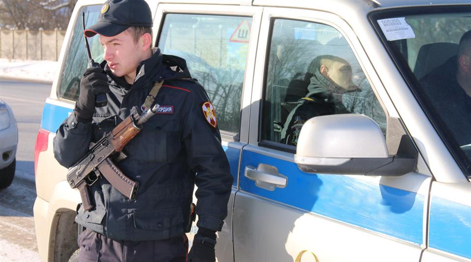 В Ленинградской области сотрудники Росгвардии задержали граждан, которые находились в федеральном розыске 