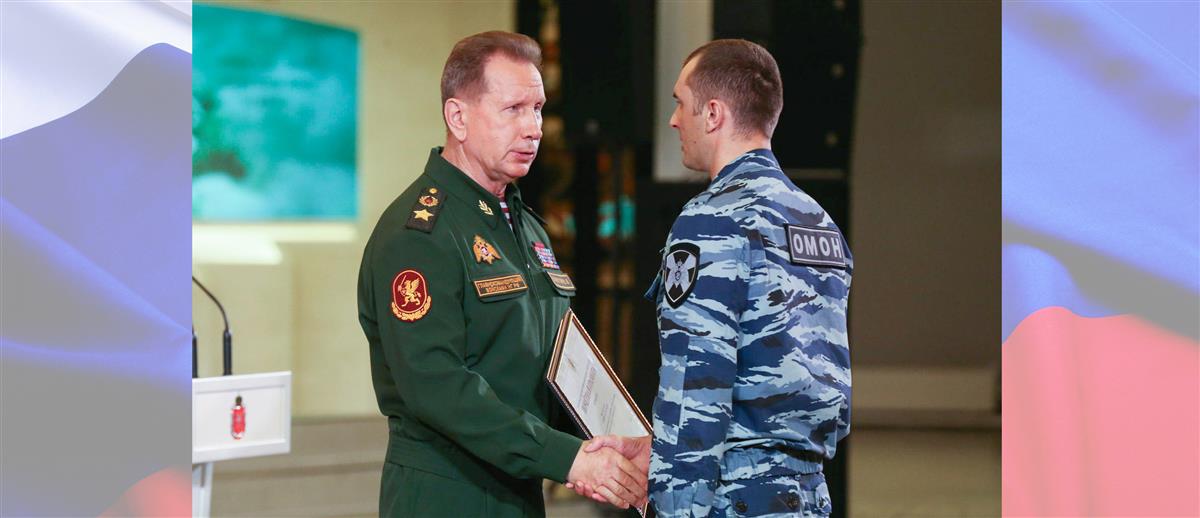 Директор Росгвардии генерал армии Виктор Золотов вручил награды сотрудникам СОБР и ОМОН в Туле (фото, видео)