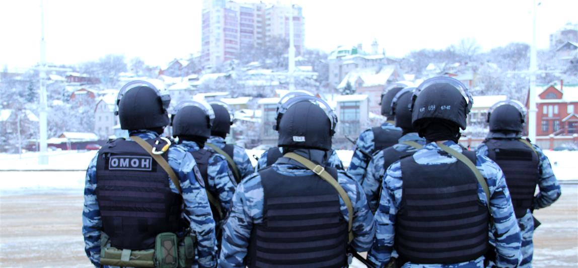 В Воронеже при силовой поддержке бойцов ОМОН Росгвардии из незаконного оборота изъята крупная партия алкогольной продукции