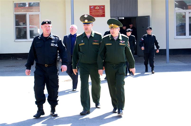 Руководитель Департамента по взаимодействию со СМИ и институтами гражданского общества встретился с личным составом таганрогского ОМОН