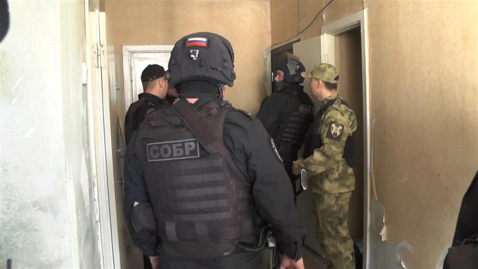 В Чувашии офицеры СОБР задержали мужчину, угрожавшего расправой женщине с ребенком