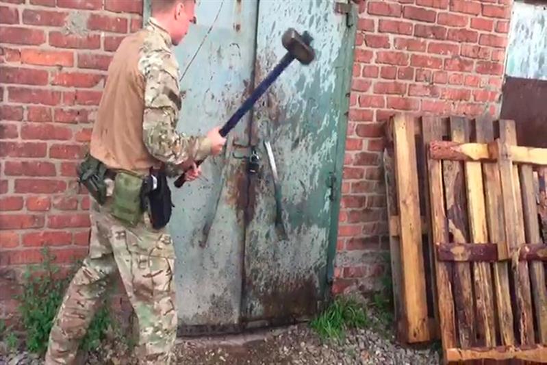 В Саратовской области при силовой поддержке СОБР пресечена реализация крупной партии нелегальной алкогольной и табачной продукции