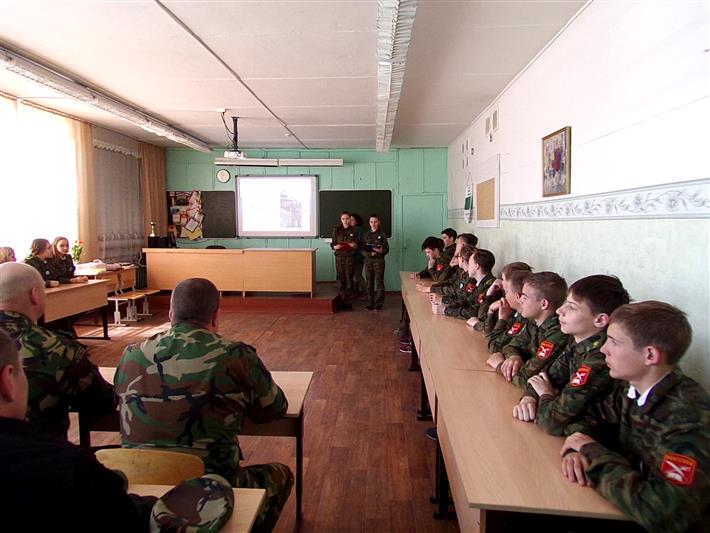 Курганские школьники почтили память погибшего офицера СОБР