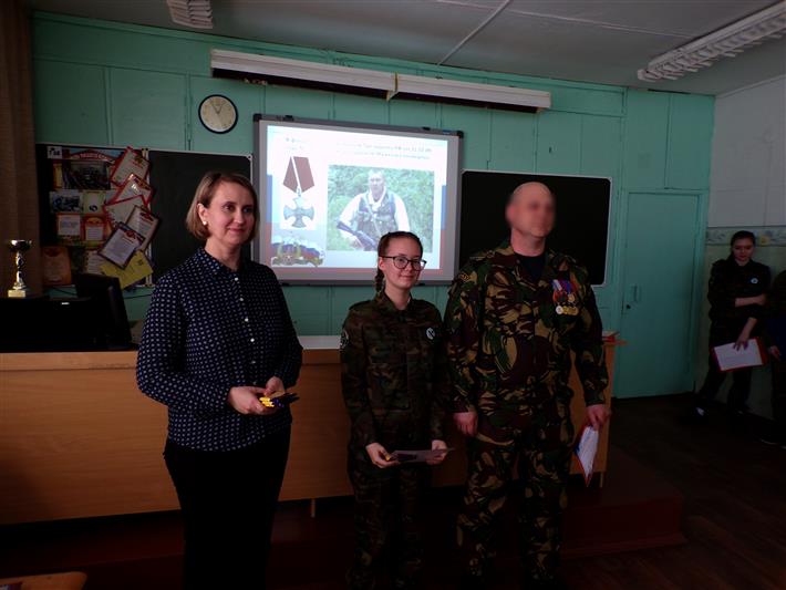 Курганские школьники почтили память погибшего офицера СОБР