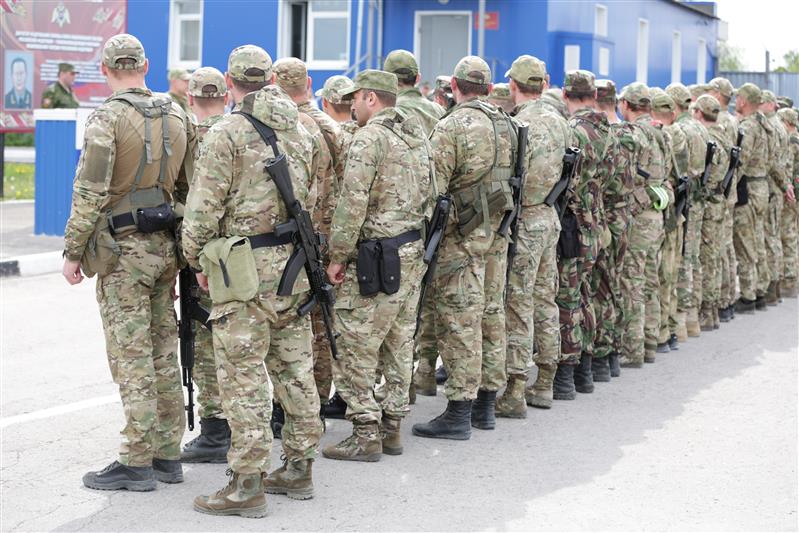 В Туле торжественно встретили вернувшихся с Кавказа бойцов СОБР и ОМОН 