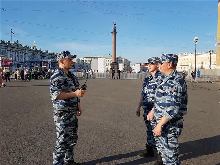 Росгвардейцы обеспечили правопорядок во время проведения XXII Петербургского международного экономического форума (фото, видео)