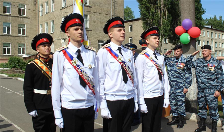 Сотрудники Росгвардии поздравили выпускников Михайловского кадетского корпуса