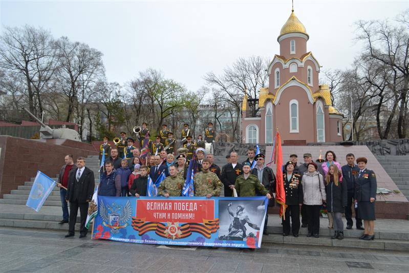 Во Владивостоке под музыкальное сопровождение оркестра Управления Росгвардии по Приморскому краю стартовал автопробег «Великая Победа – чтим и помним»