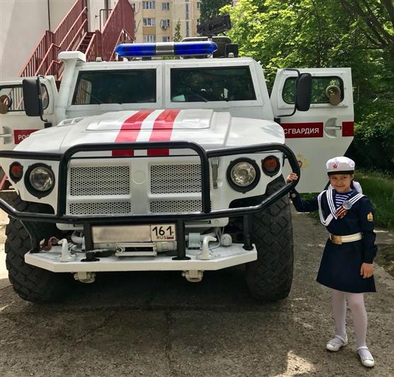 Сотрудники ОМОН организовали тематическую выставку для участников парада «детских войск» в Ростове-на-Дону