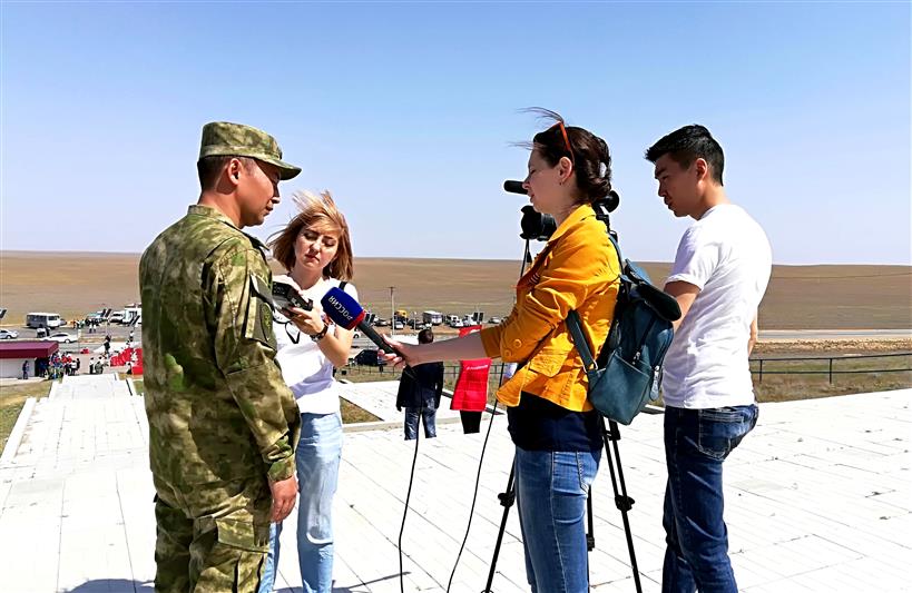 Росгвардейцы Калмыкии на маршруте автопробега «Вахта памяти. Сыны великой Победы» отдали дань уважения подвигу защитников Отечества