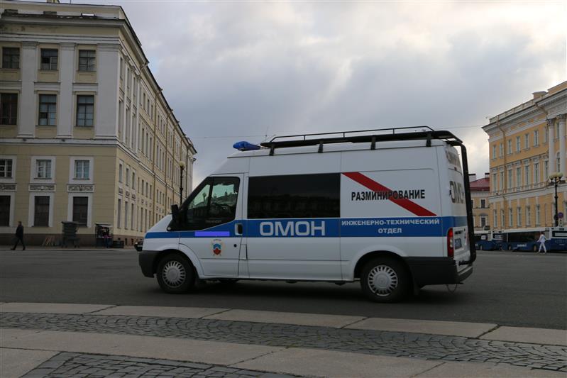 Бойцы петербургского ОМОН оказали доврачебную помощь сбитому троллейбусом пешеходу