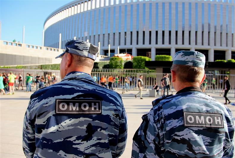 Росгвардейцы приняли участие в охране общественного порядка во время матча Футбольной национальной лиги в Краснодаре
