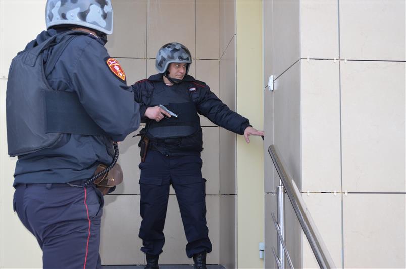 За сутки югрские росгвардейцы пресекли кражу и угон автомобиля, а также задержали нетрезвого водителя и нескольких подозреваемых в причинении вреда здоровью человека