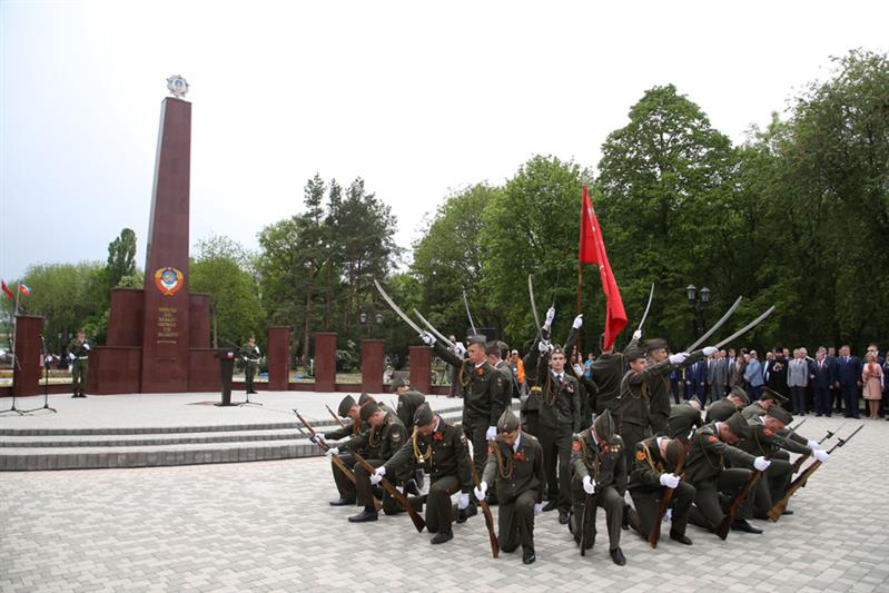 Военнослужащие Росгвардии приняли участие в торжественной церемонии открытия Парка Победы в Пятигорске