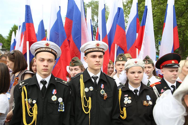 Военнослужащие Росгвардии приняли участие в торжественной церемонии открытия Парка Победы в Пятигорске
