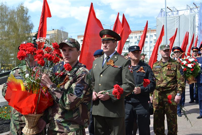 Военнослужащие и сотрудники Приволжского округа войск национальной гвардии чествовали ветеранов и приняли участие в праздничных мероприятиях посвященных Дню Победы