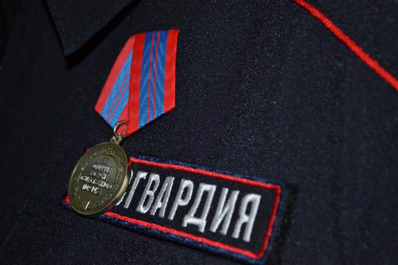 Сотруднику Росгвардии, задержавшему опасного преступника в Омской области, вручена государственная награда
