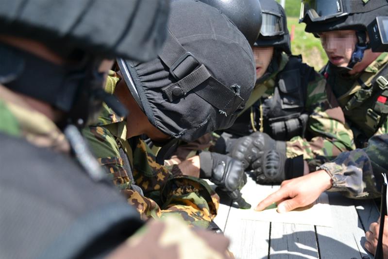 В пригороде Хабаровска состоялись соревнования по преодолению полосы препятствий среди сотрудников отрядов спецназначения