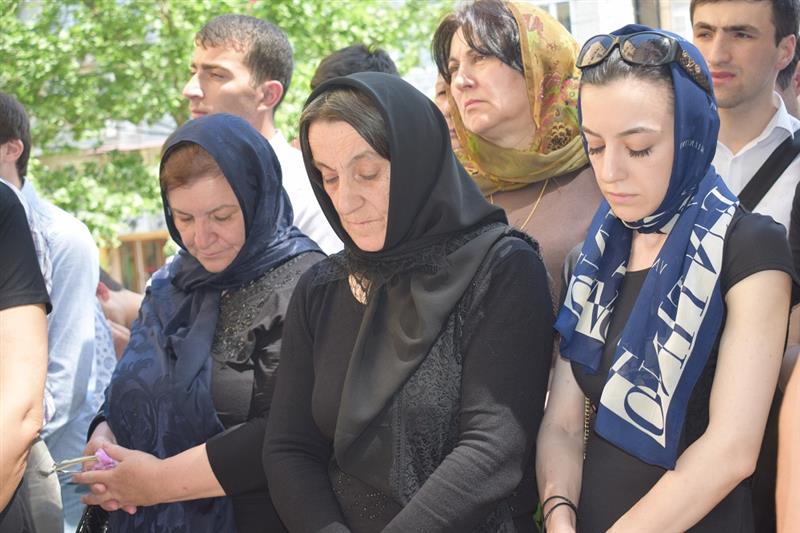 В Махачкале почтили память Героя России лейтенанта полиции Магомеда Нурбагандова