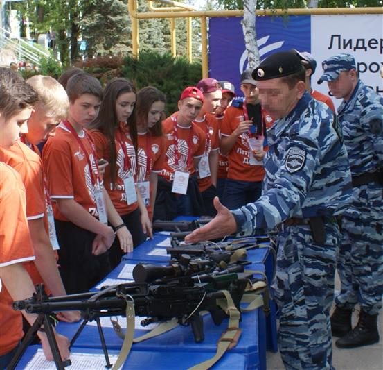 Бойцы спецподразделений Росгвардии стали гостями молодежного форума в Ростовской области 
