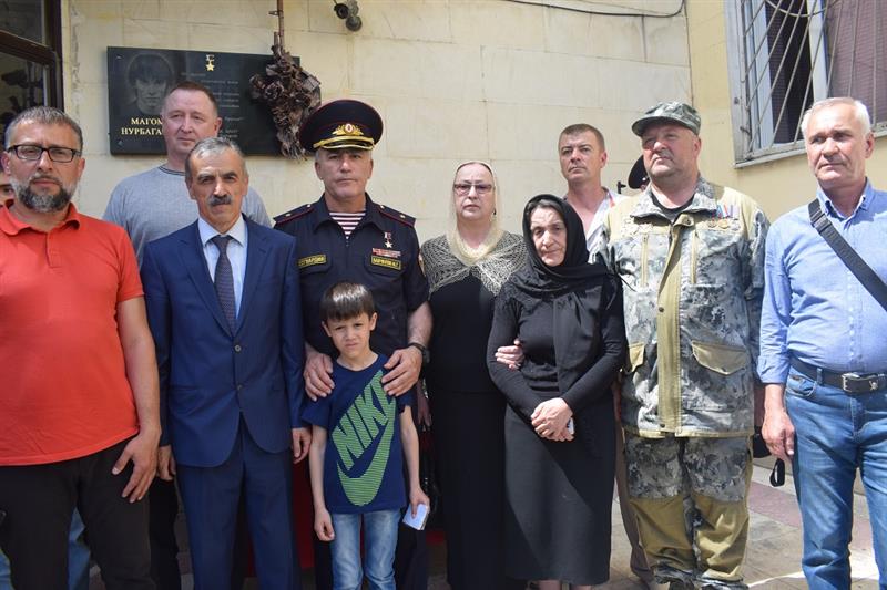 В Махачкале почтили память Героя России лейтенанта полиции Магомеда Нурбагандова
