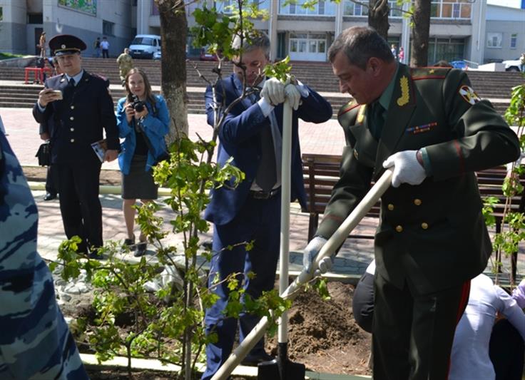 В Еврейской автономной области появилась новая аллея в честь бойцов ОМОН