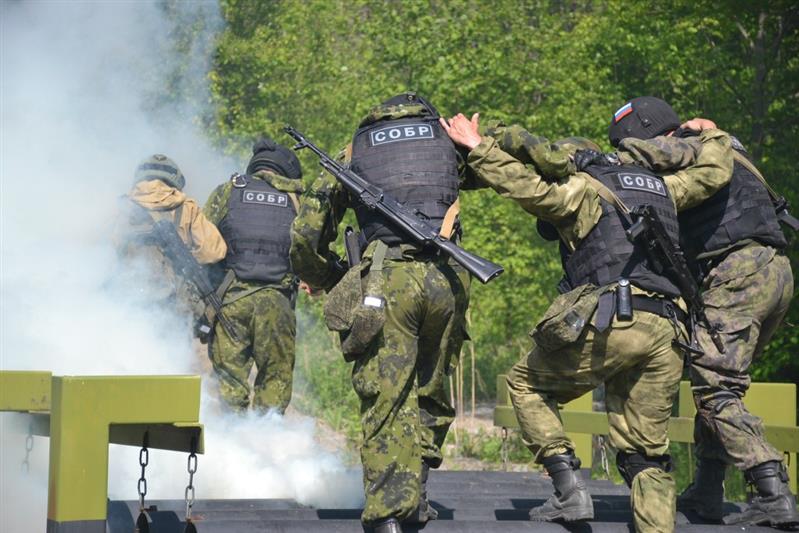 В пригороде Хабаровска состоялись соревнования по преодолению полосы препятствий среди сотрудников отрядов спецназначения