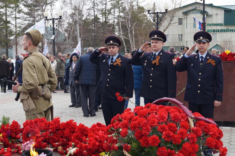 Сотрудники Отдела Росгвардии по Сахалинской области приняли участие в автопробеге "Вахта памяти. Сыны великой победы", посвященном 73-й годовщине окончания Великой Отечественной войны