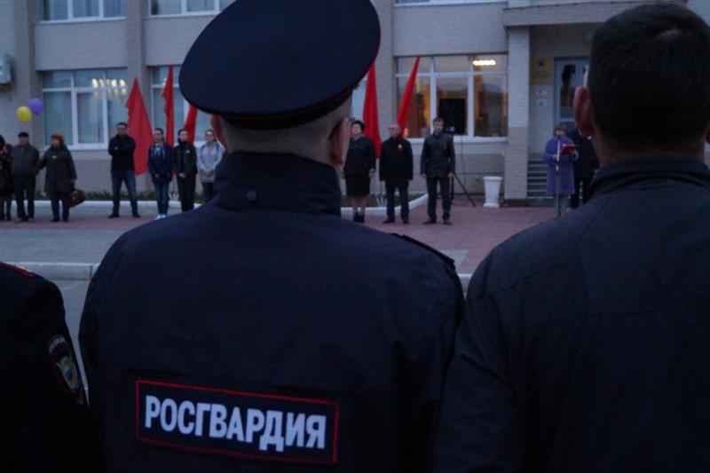 Сотрудники Отдела Росгвардии по Сахалинской области приняли участие в автопробеге "Вахта памяти. Сыны великой победы", посвященном 73-й годовщине окончания Великой Отечественной войны