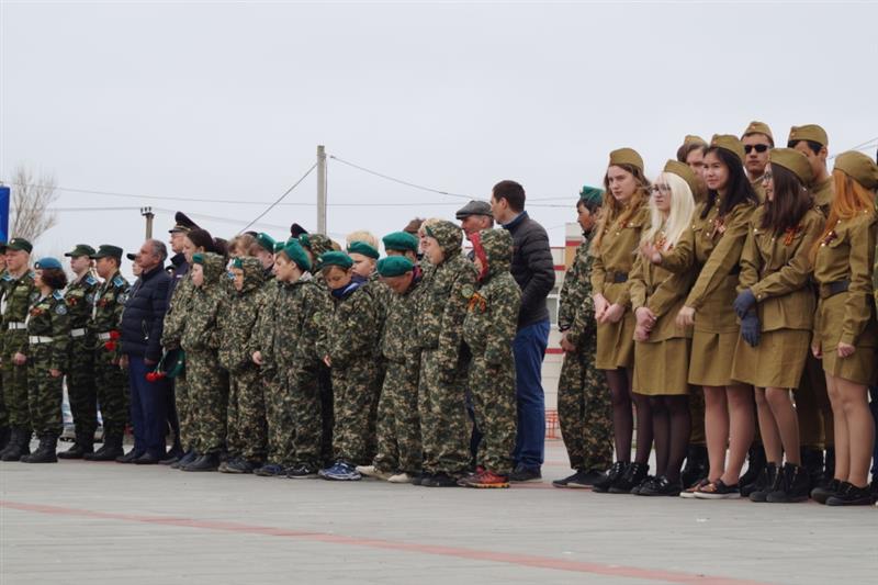 Сотрудники Отдела Росгвардии по Сахалинской области приняли участие в автопробеге "Вахта памяти. Сыны великой победы", посвященном 73-й годовщине окончания Великой Отечественной войны