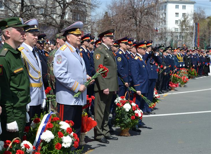 Военнослужащие и сотрудники Приволжского округа войск национальной гвардии чествовали ветеранов и приняли участие в праздничных мероприятиях посвященных Дню Победы