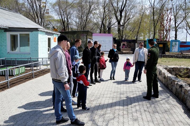 Военнослужащие и сотрудники Отдела Росгвардии по Амурской области посетили 108-й артиллерийский полукапонир