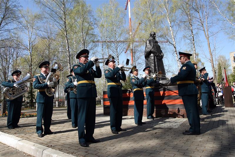 Приволжцы, участвующие во Всероссийском памятном автопробеге Росгвардии, посетили Сурский рубеж обороны и Саранское мемориальное кладбище (фото, видео) 