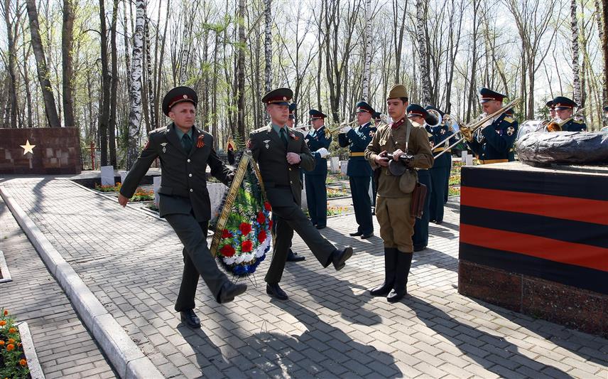Приволжцы, участвующие во Всероссийском памятном автопробеге Росгвардии, посетили Сурский рубеж обороны и Саранское мемориальное кладбище (фото, видео) 