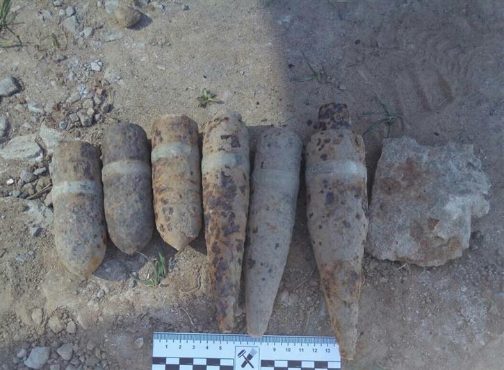 В Удмуртии сотрудники ОМОН обследовали и уничтожили шесть взрывоопасных артиллерийских боеприпасов, найденных в жилой зоне