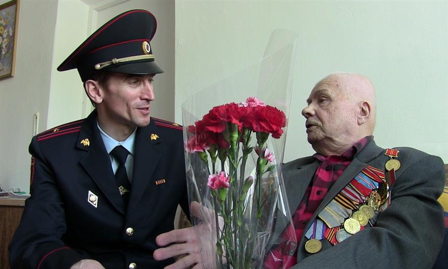 Военнослужащие и сотрудники Приволжского округа войск национальной гвардии чествовали ветеранов и приняли участие в праздничных мероприятиях посвященных Дню Победы