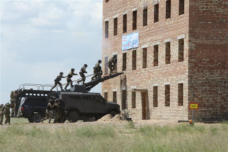 Спецназ Росгвардии принимает участие в международном тактико-специальном учении "Кобальт-2018" в Казахстане