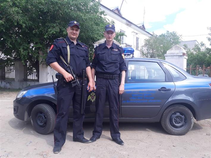 Волгоградские росгвардейцы по горячим следам задержали наркокурьера