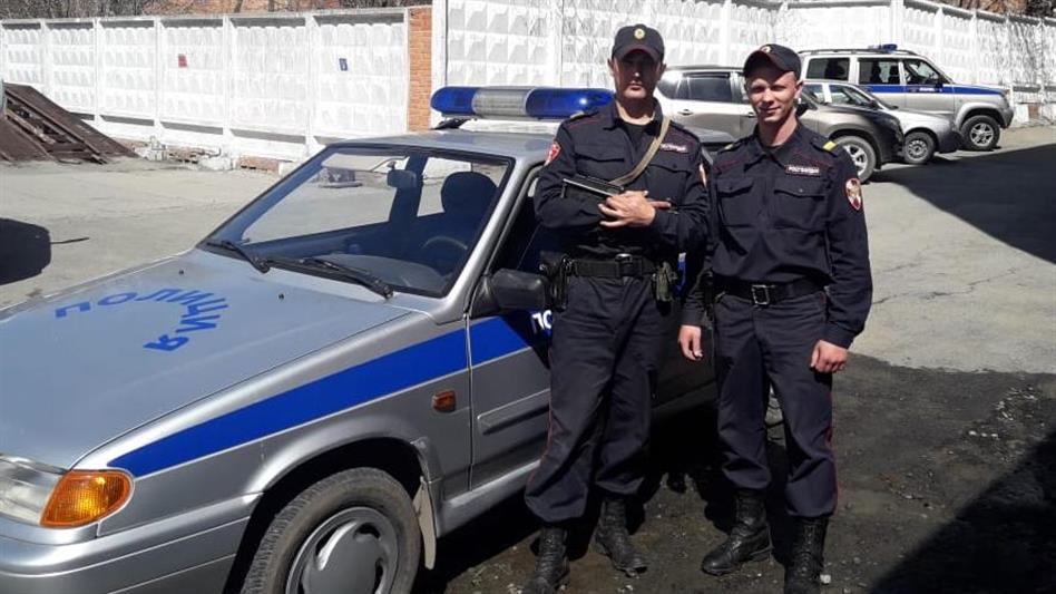 В Екатеринбурге росгвардейцы эвакуировали жильцов горящего дома 