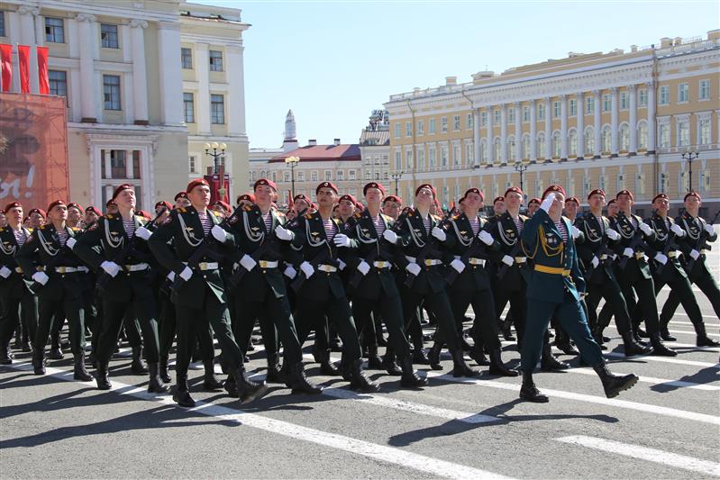 В Ростове-на-Дону, Краснодаре, Астрахани, Волгограде, Элисте, Майкопе, Севастополе, Симферополе и других городах Южного округа ВНГ состоялись военные парады