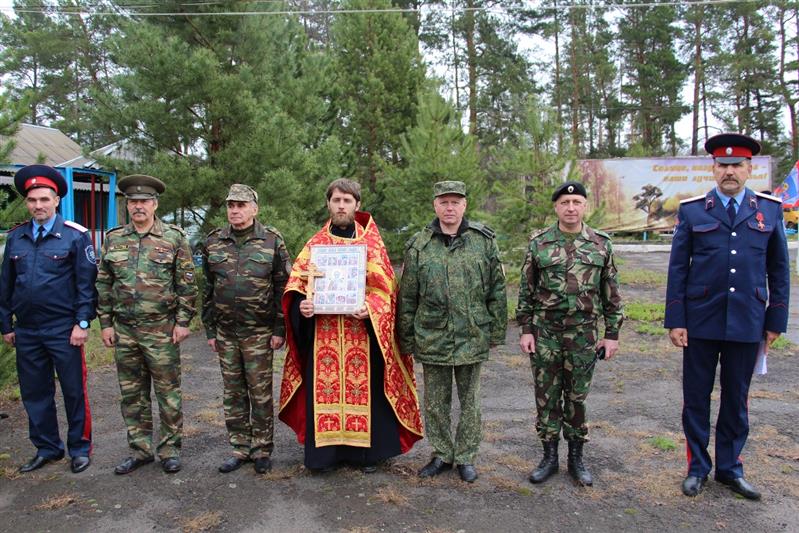 Бойцы новочеркасского ОМОН поделились служебным опытом с казаками-дружинниками 