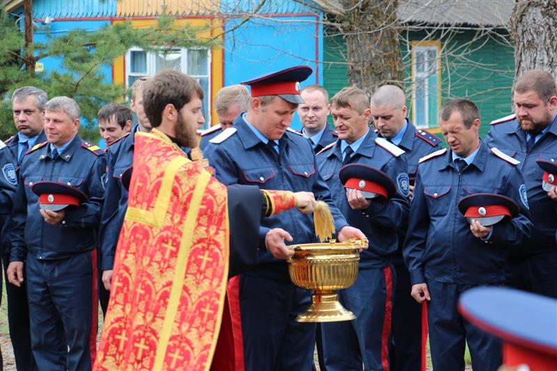 Бойцы новочеркасского ОМОН поделились служебным опытом с казаками-дружинниками 